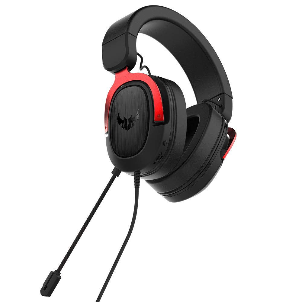 Auriculares para juegos negros y rojos con micrófono. Los auriculares tienen un logotipo en el lateral y están ligeramente angulados.