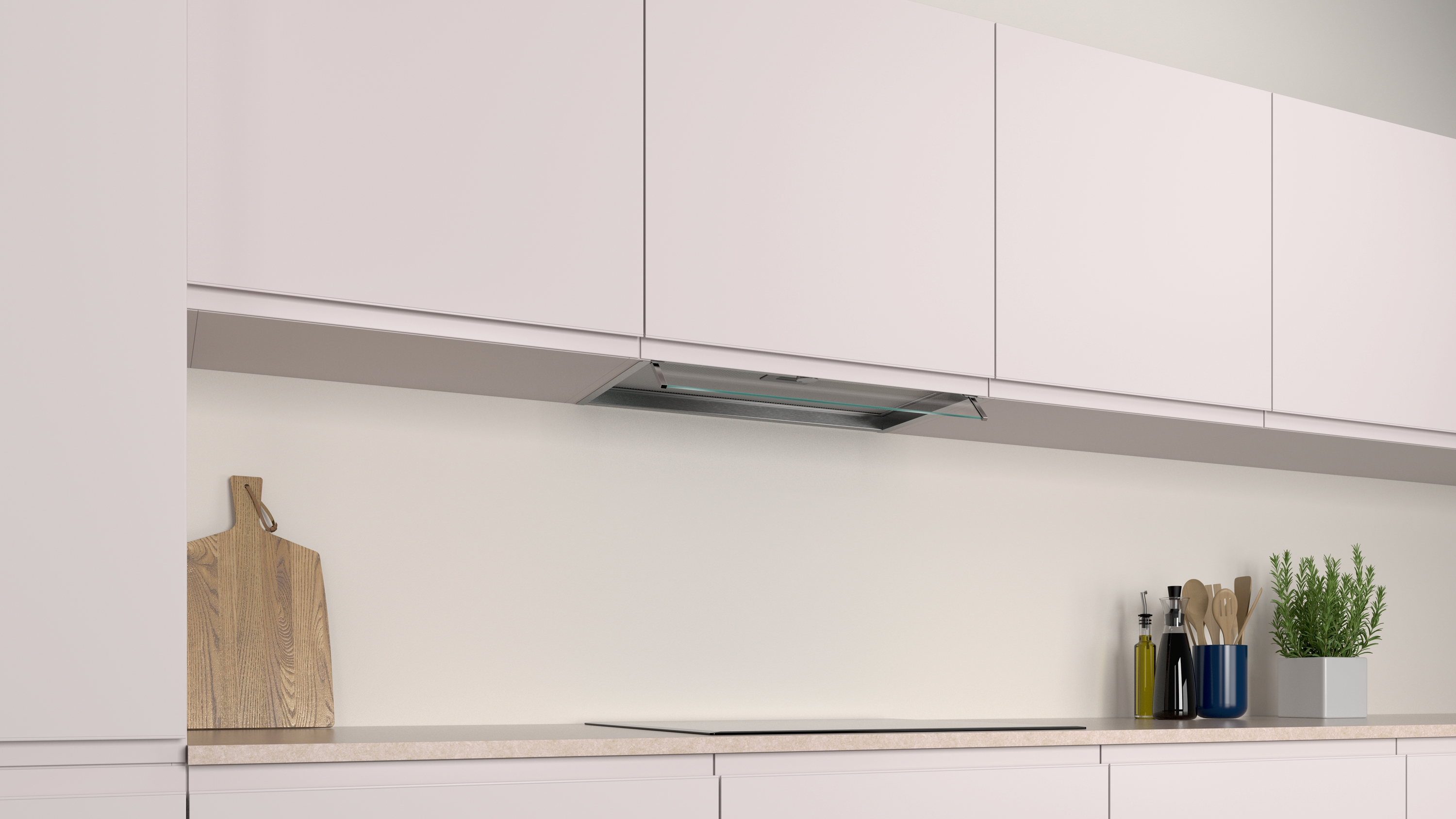 Una cocina moderna con gabinetes blancos, una campana extractora con frente de vidrio y una tabla de cortar de madera. El fondo es neutral.