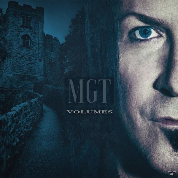 Albumcover. Ein Männergesicht, eine Burg im Hintergrund. Der Titel 'MGT VOLUMES' ist sichtbar.