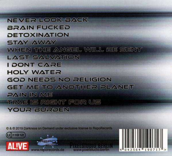 CD-Titelliste. Text in Weiß auf grauem Hintergrund. Enthält Songtitel und Künstlerinfo.