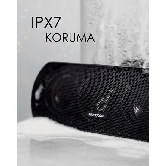 Siyah, file hoparlör kapağı, beyaz kar ve beyaz 'IPX7 KORUMA' metni ile soundbar.