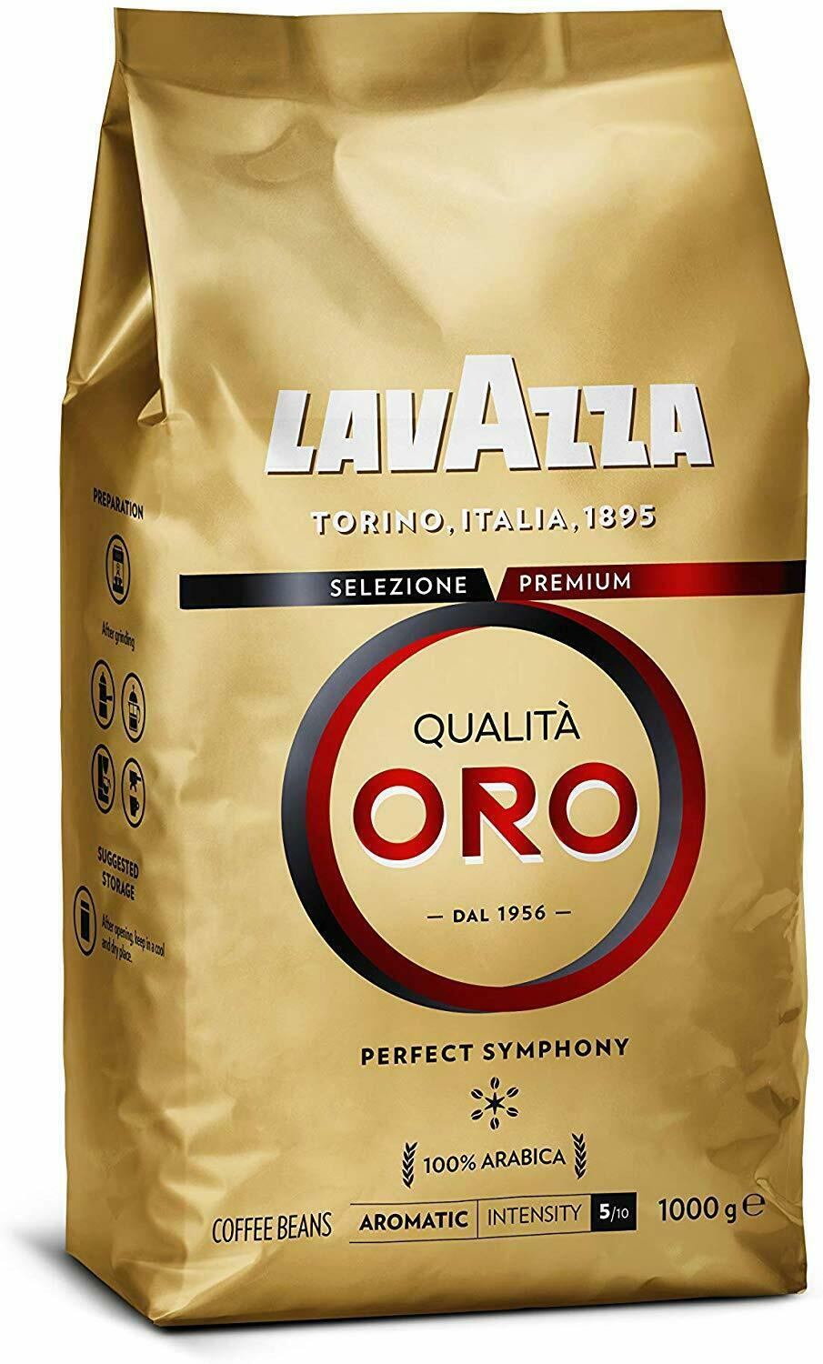 Arany kávézacskó. 'LAVAZZA', 'QUALITA ORO'. Piros kör. '100% Arabica', '1000g'. Olasz szavak.