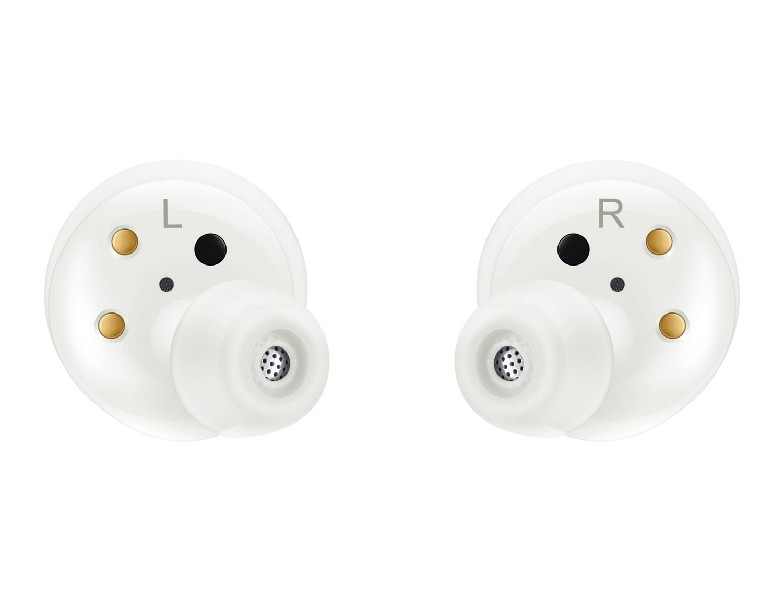 Primer plano de dos auriculares blancos con las etiquetas 'L' y 'R'.
