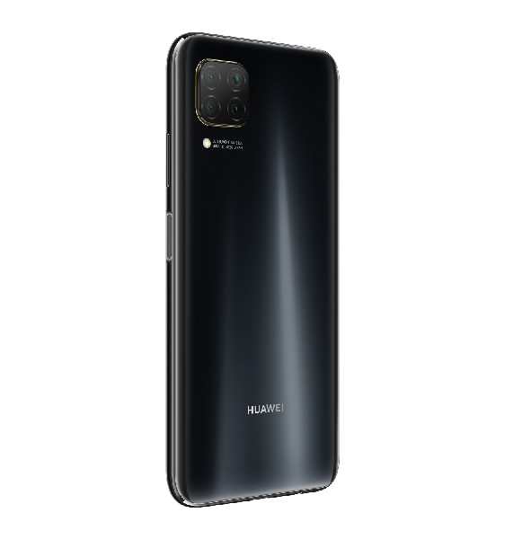 Smartphone Huawei negro con configuración de cámara cuádruple y el logotipo de Huawei.
