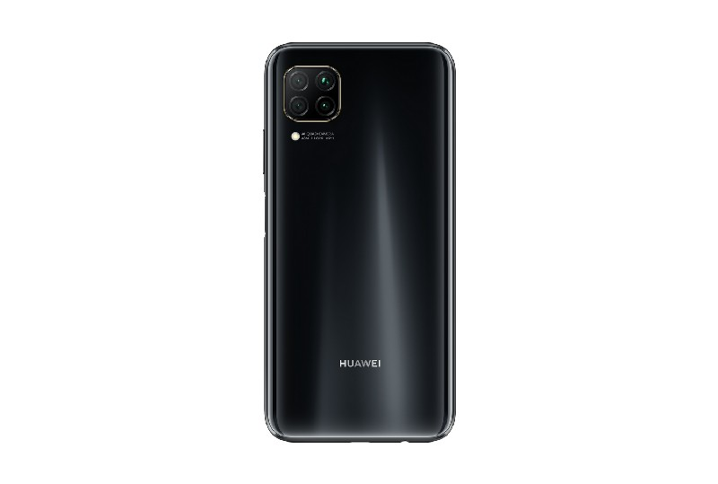 Parte trasera negra del smartphone Huawei. Conjunto de cámara cuádruple y logotipo Huawei.