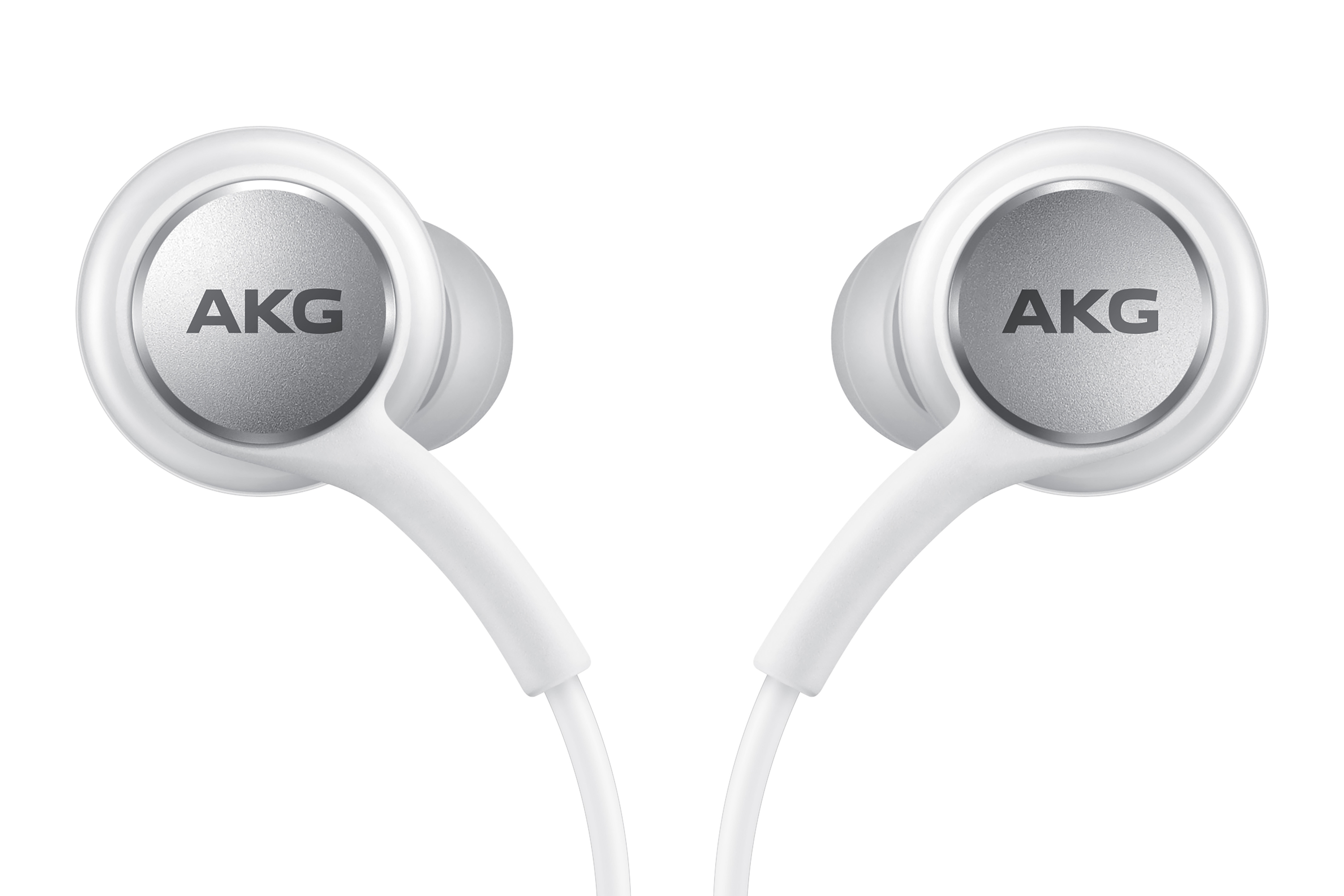 Twee witte AKG-oordopjes, close-up op witte achtergrond.