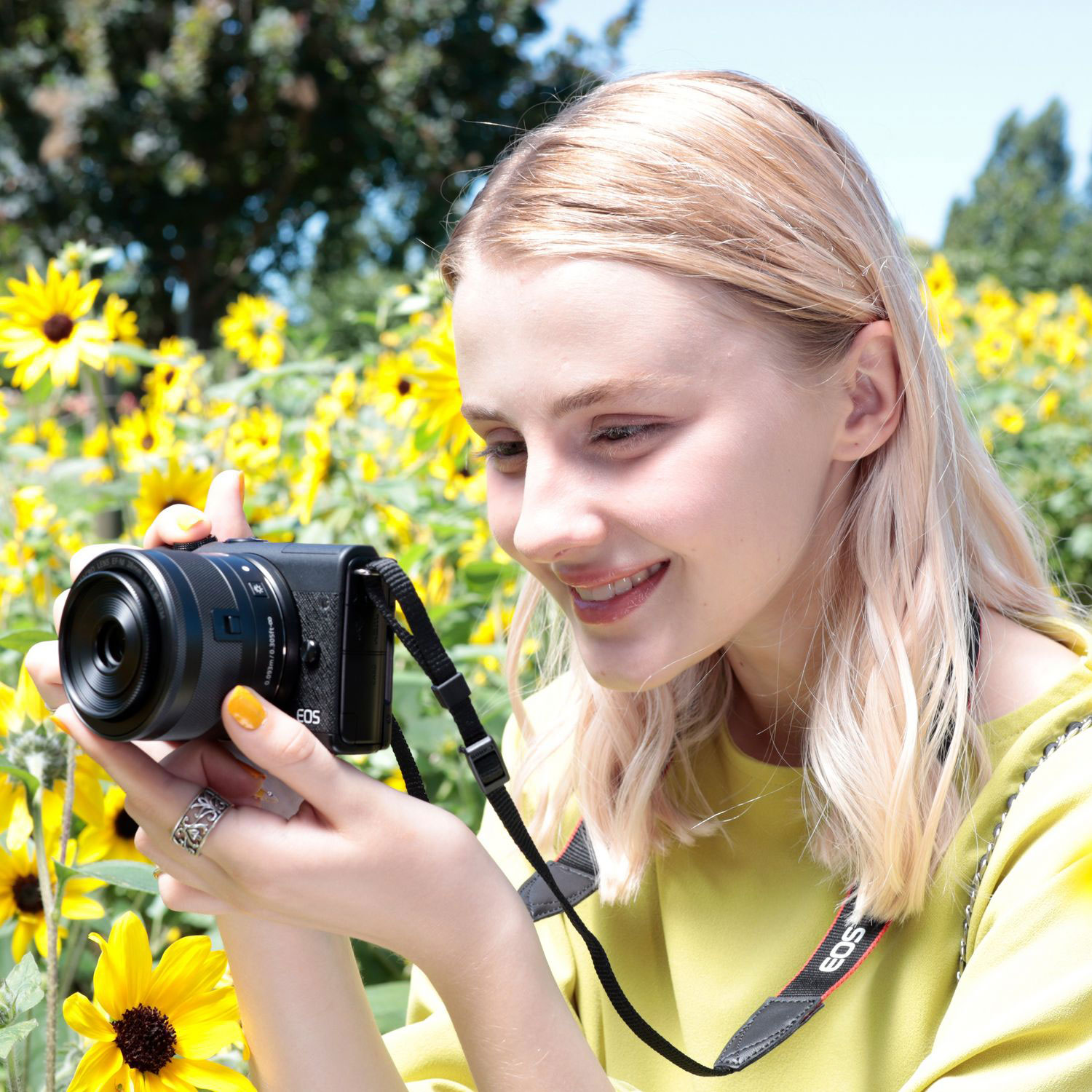 CANON Appareil photo hybride EOS M200 Noir Travel Kit (3699C040AA)