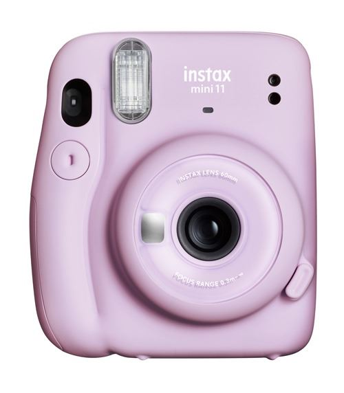 Una cámara Instax Mini 11 lila claro. Tiene una lente, flash y botones, aislada sobre fondo blanco.