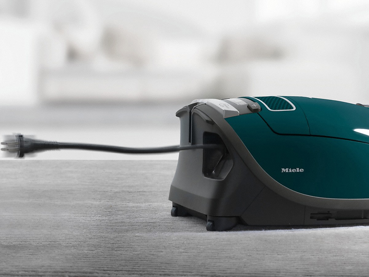 MIELE Complete C3 Series 120 PowerLine Staubsauger, maximale Leistung: 890 Watt