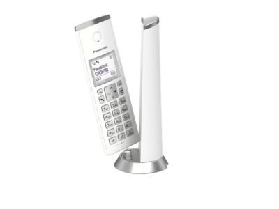 Un teléfono inalámbrico blanco con su base. Fondo blanco.
