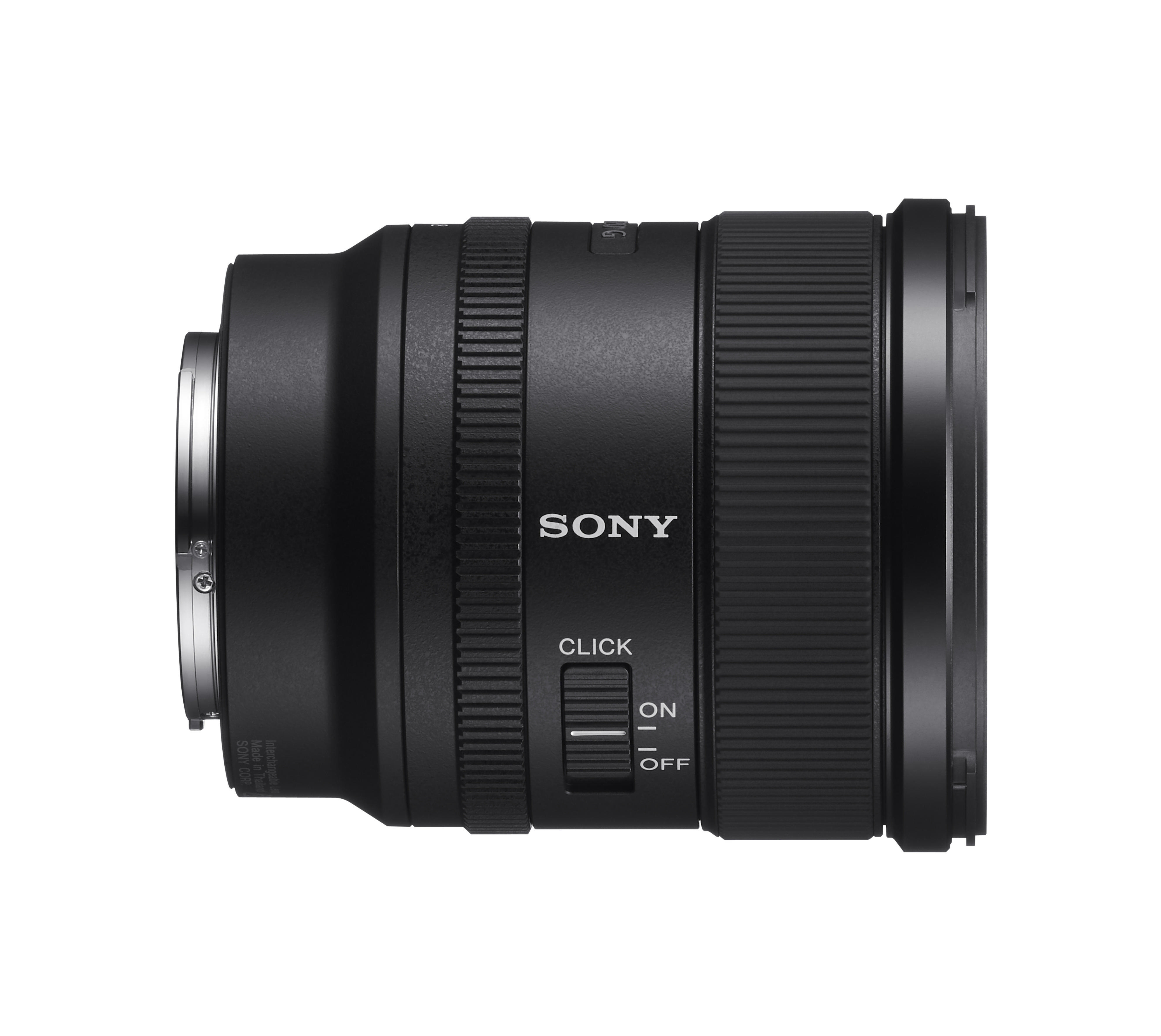 Schwarzes Sony Kameraobjektiv, mit Fokussteuerung und einem Schalter mit der Aufschrift 'CLICK ON OFF'.