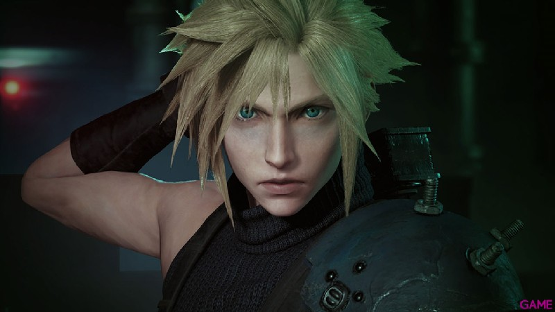 Cloud de Final Fantasy VII Remake, mirando a la cámara con ojos serios.