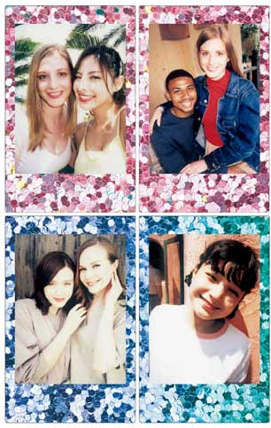 Vier foto's in polaroidstijl van mensen, met glitterframes.