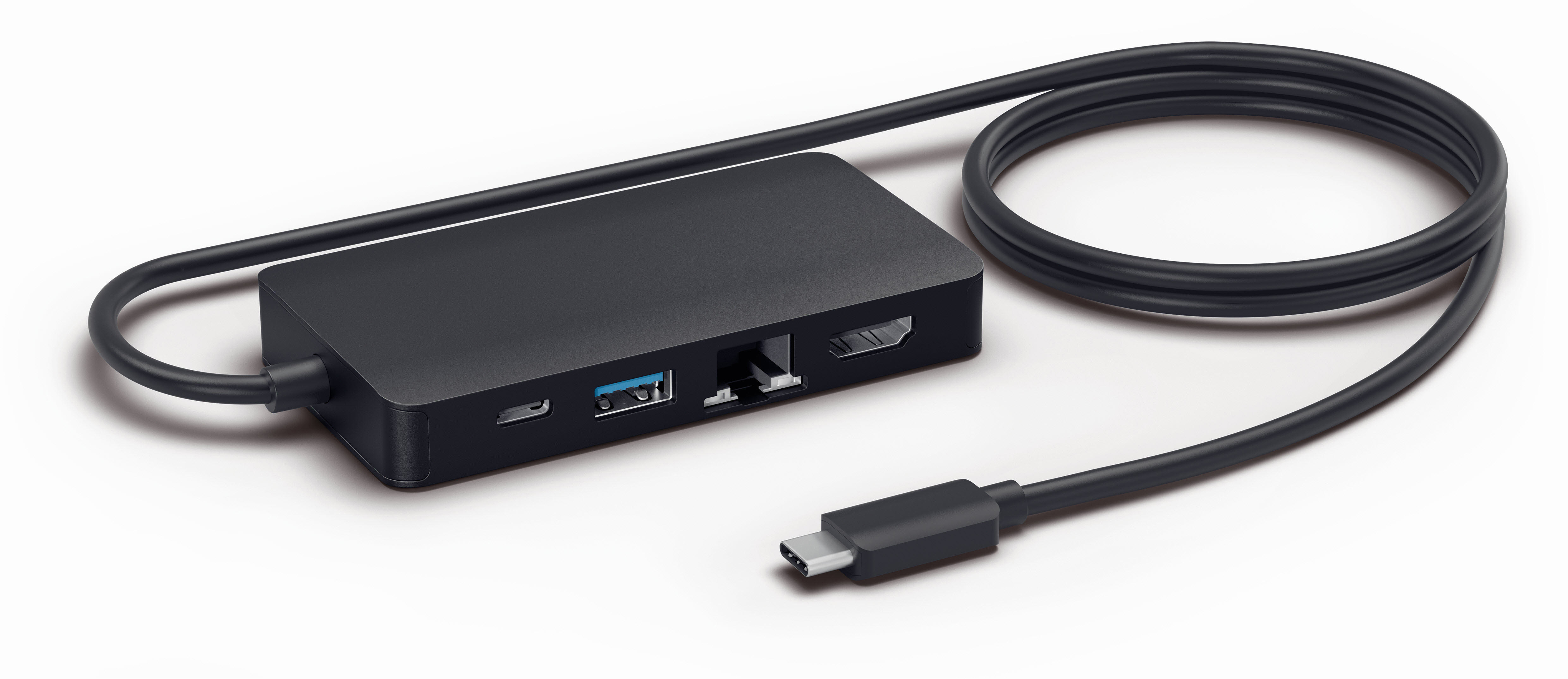 Schwarzer Hub mit mehreren Anschlüssen, verbunden mit einem USB-C-Kabel.