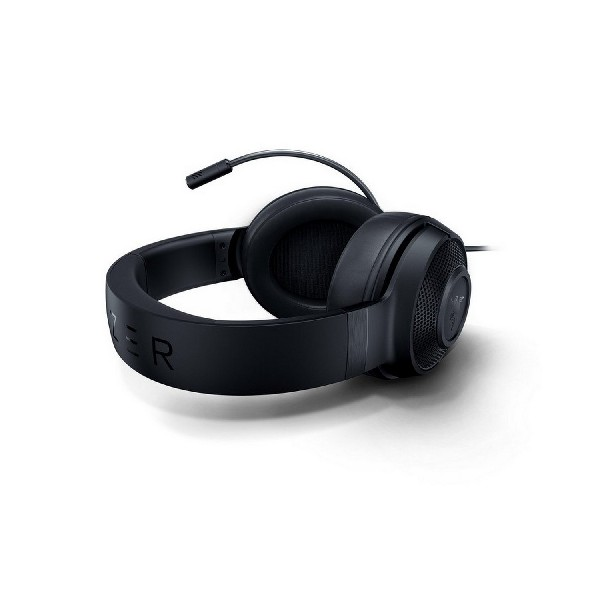 Auriculares para juegos Razer negros sobre fondo blanco. Incluye auriculares, diadema y micrófono.