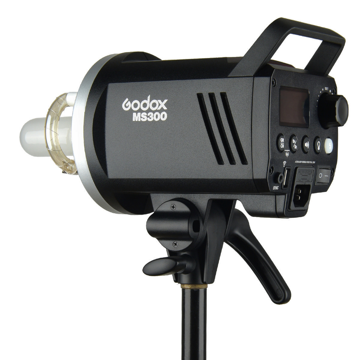 Schwarzer Godox MS300 Studioblitz auf einem Ständer. Mit Glühbirne und Bedienfeld. Weißer Hintergrund.