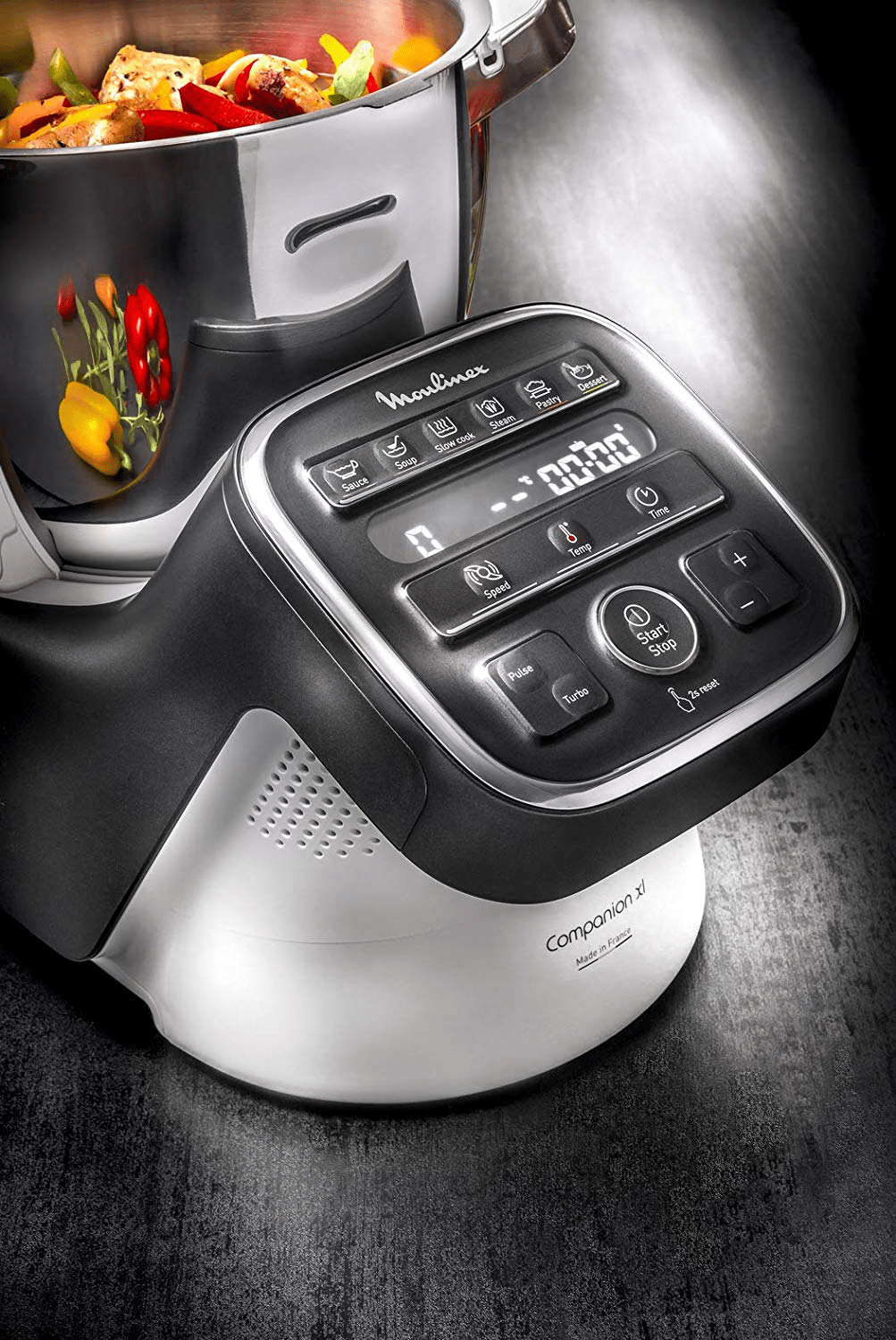 Un appareil de cuisine Moulinex Companion XL avec écran numérique et commandes tactiles.
