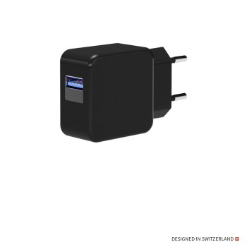 Ein schwarzes Netzteil mit USB-Anschluss. Der Text 'DESIGNED IN SWITZERLAND' ist sichtbar.