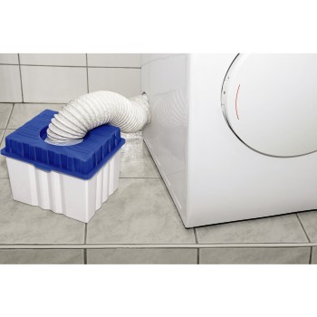 Weiße Waschmaschine mit einer blau-bedeckten Box, verbunden durch ein flexibles Rohr.