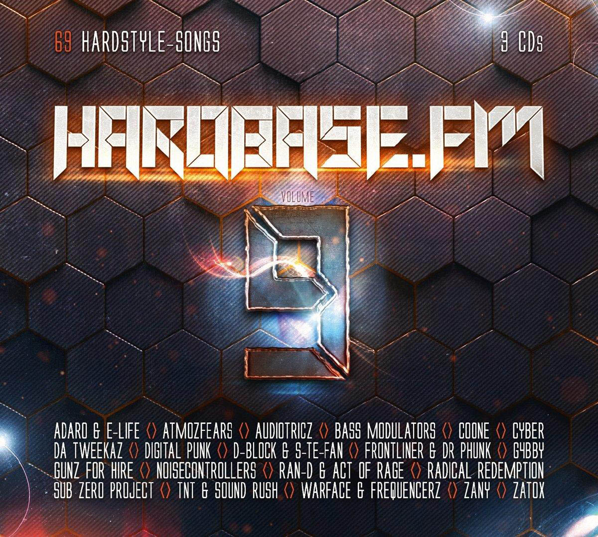 Albumcover mit Text 'HARDBASE.FM VOLUME 9' und mehreren Künstlernamen.