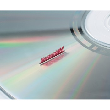 Eine CD mit einem Kratzer.