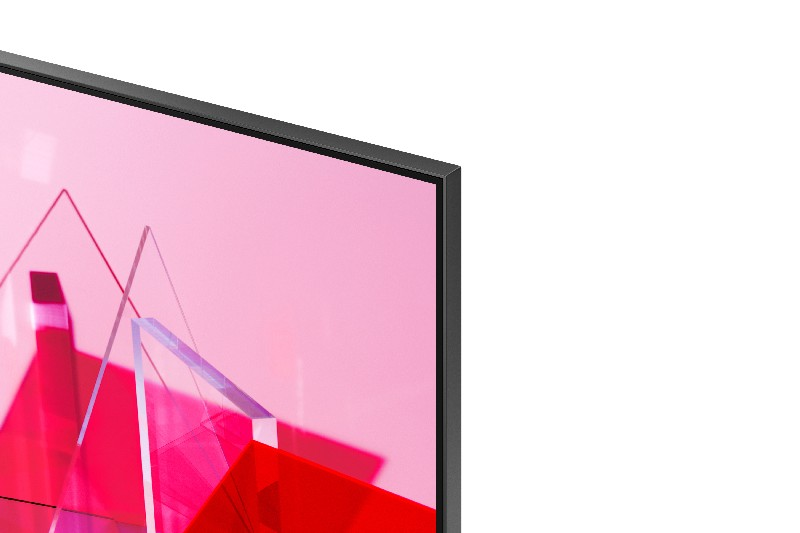 Primer plano de una pantalla de televisión rosa con marco negro, diseño moderno y elegante.