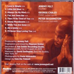 CD-Cover mit Trackliste, Credits und Porträt eines Mannes, brauner Farbverlauf.