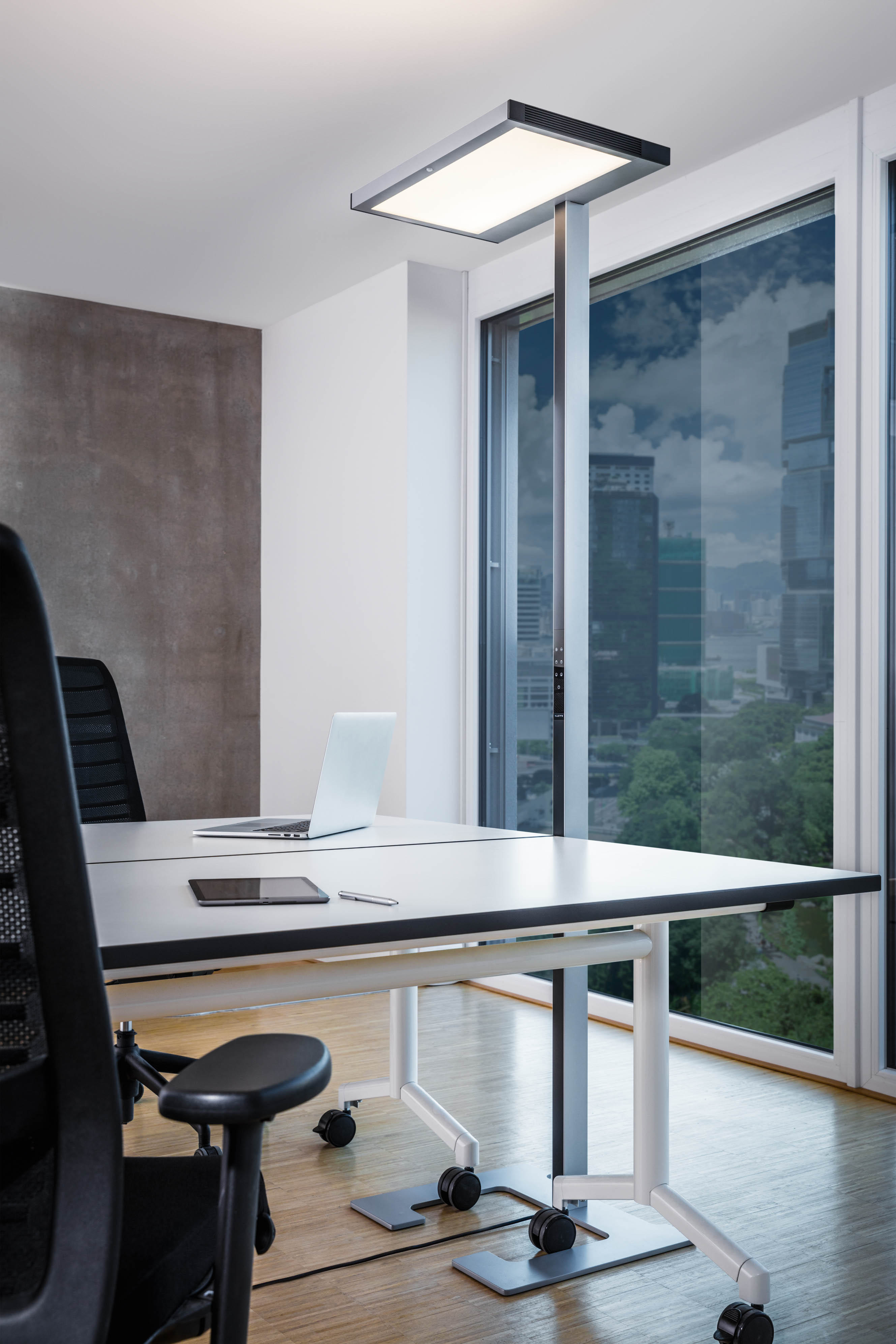 LUCTRA Vitawork12 Sym. Mit Sensorik Stehleuchte, Silber/Schwarz