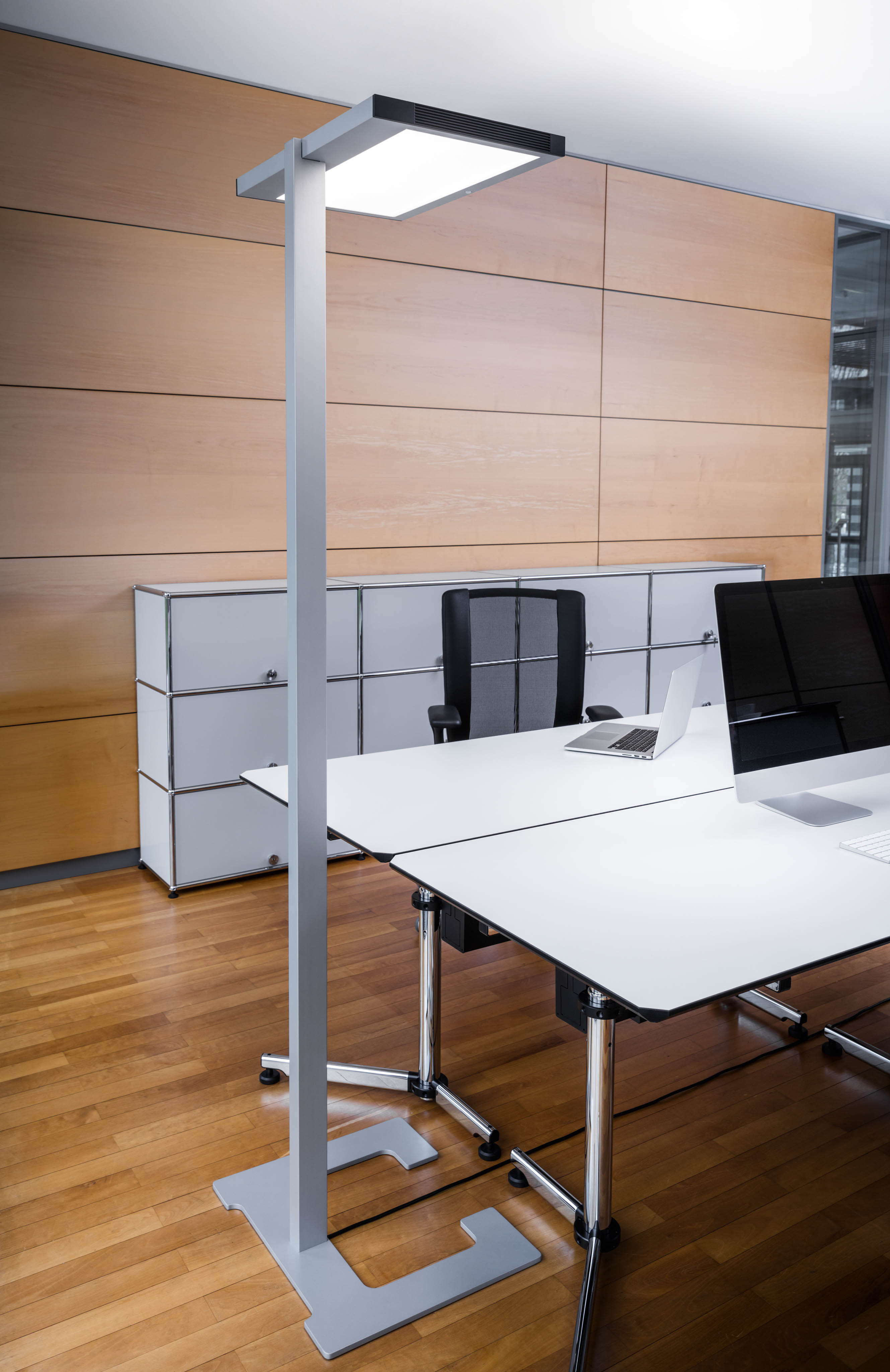 LUCTRA Vitawork 12 Sym. Dimmbar Stehleuchte, Silber/Schwarz
