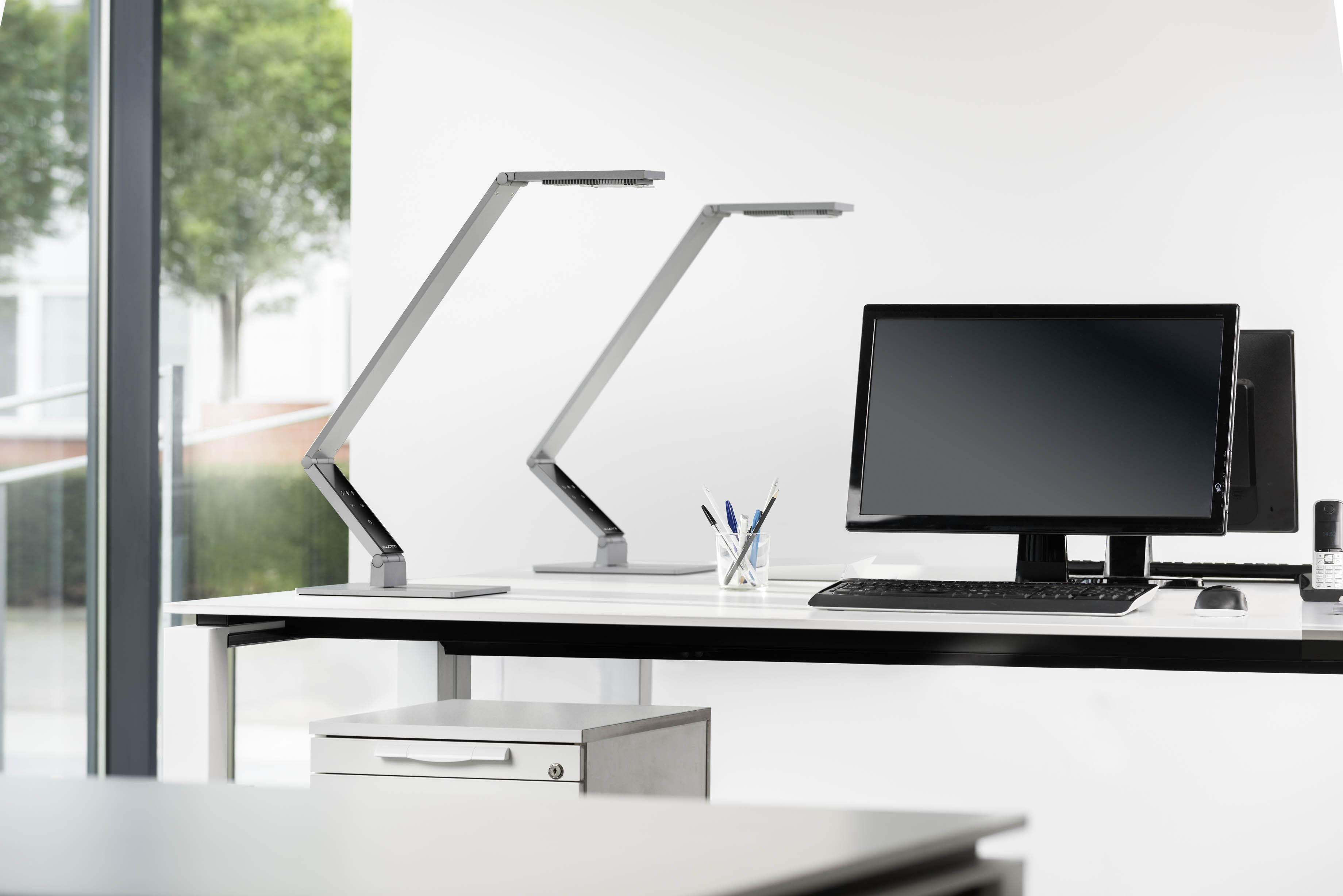 LUCTRA Table Linear Schreibtischleuchte, Aluminium