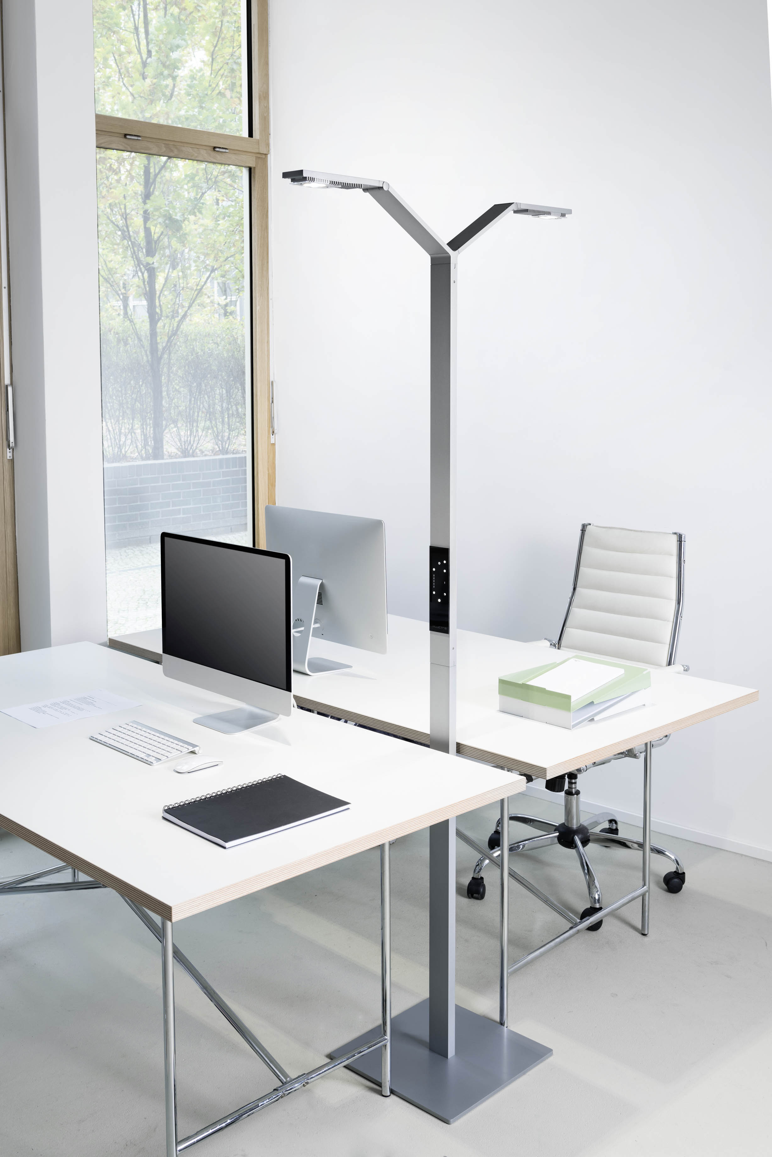 LUCTRA Floor Twin Linear Stehleuchte, Aluminium