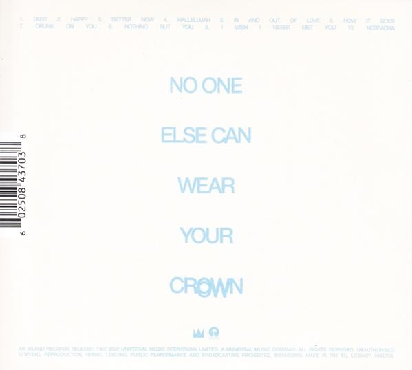 Egy CD borító a következő szöveggel: NO ONE ELSE CAN WEAR YOUR CROWN.