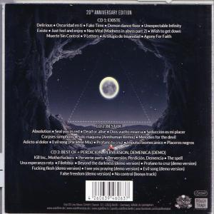 Rückseite einer CD mit dunklem Hintergrund und Text.