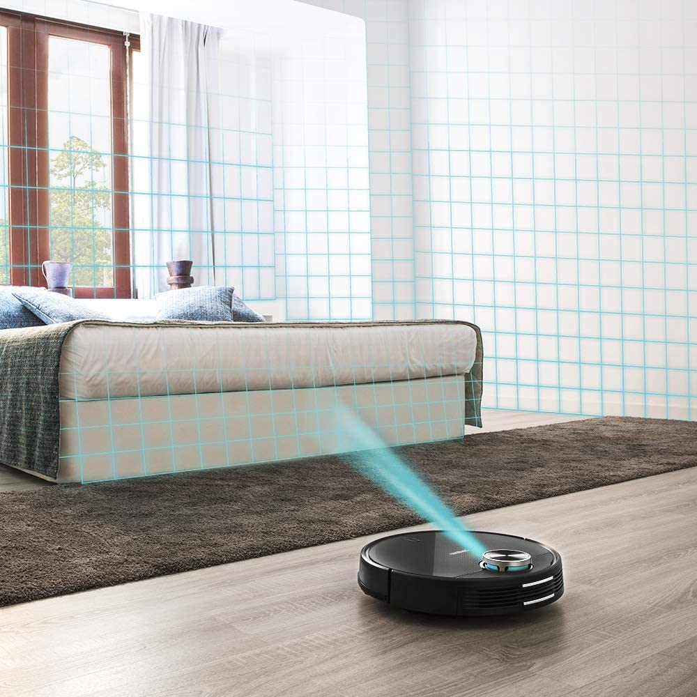 Aspiradora robot mapeando una habitación, con superposición de cuadrícula azul.