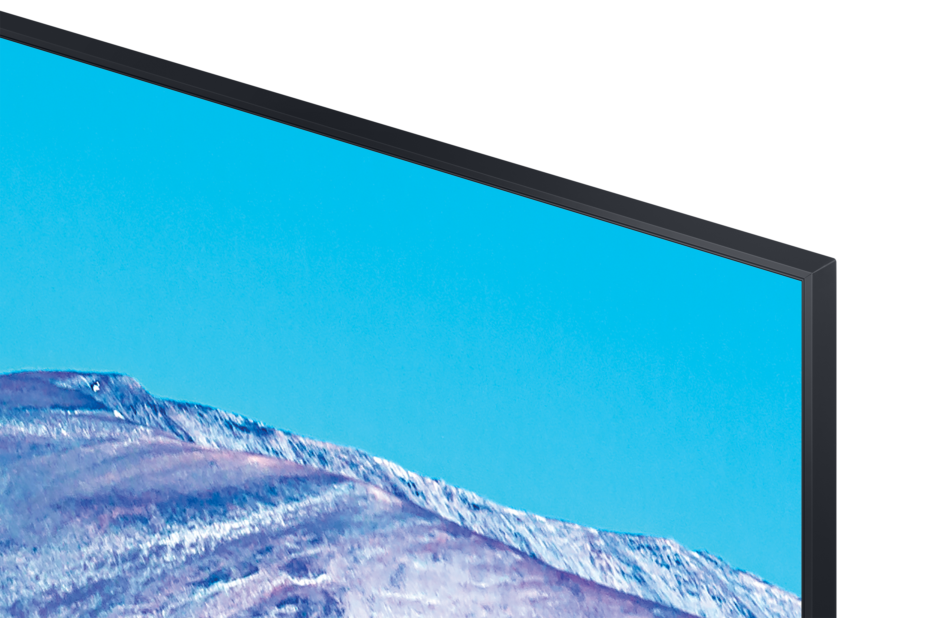 Nahaufnahme eines Fernsehbildschirms. Blauer Himmel, schneebedeckte Berge, schwarzer Rahmen.