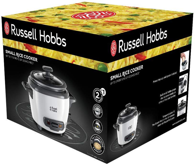 Egy doboz egy kis Russell Hobbs rizsfőzőhöz. A dobozon a termék képei és szöveg található.