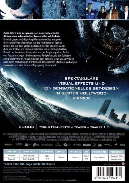 Filmposter mit dunkler, futuristischer Szene und Text.