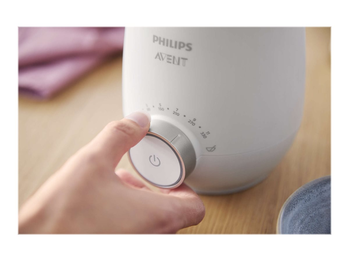 Eine Hand dreht den Drehregler eines Philips Avent Flaschenwärmers.