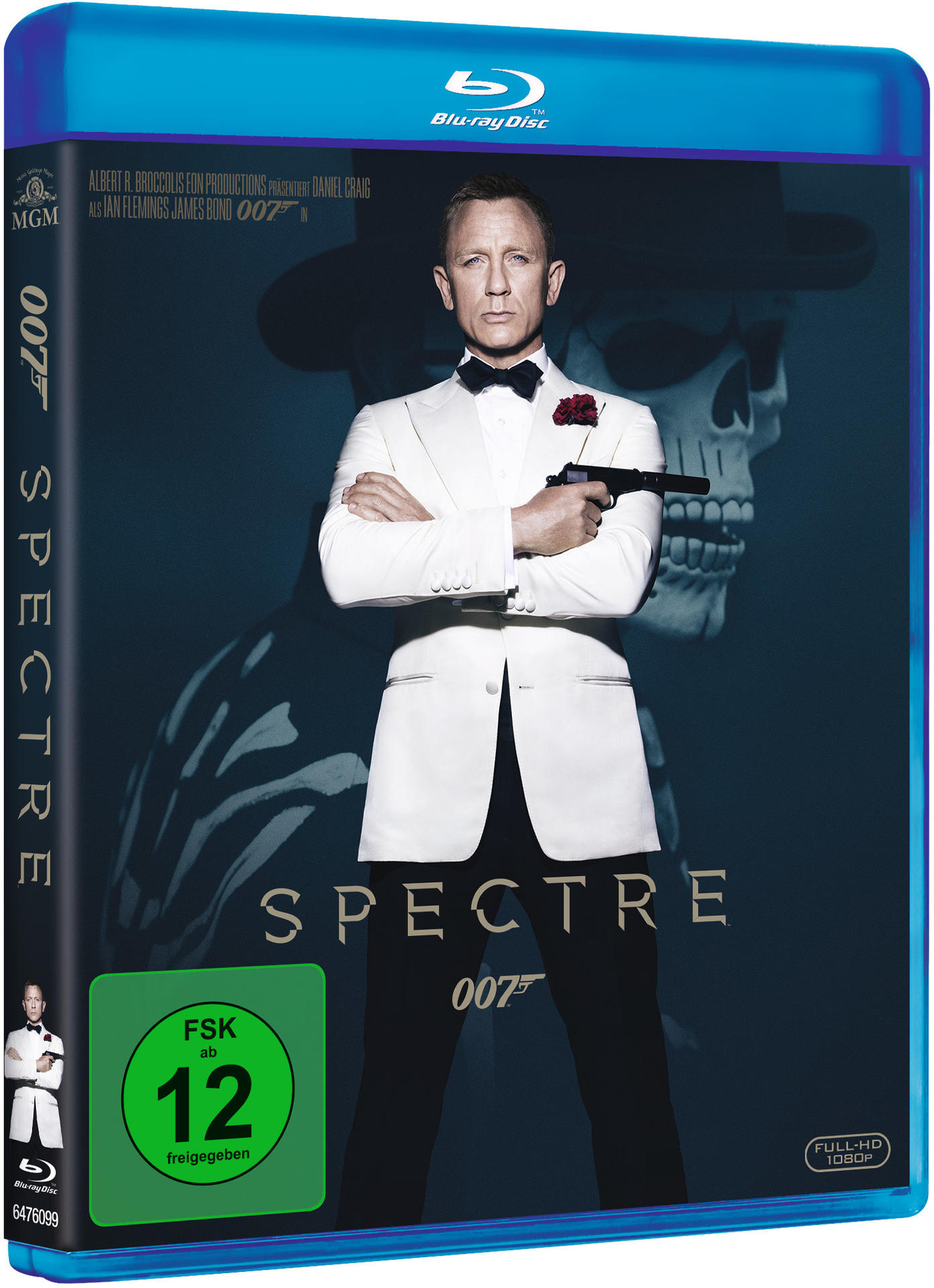Daniel Craig als James Bond in einem weißen Anzug mit Waffe vor einem Totenkopf.