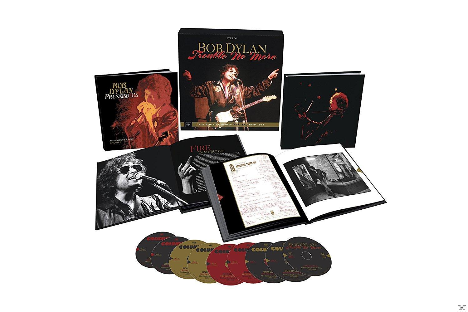 Bob Dylans 'Trouble No More' Box-Set mit CDs, Büchern und einer schwarzen Box. Das Cover zeigt Dylan.