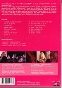 Rückseite einer DVD-Hülle. Text auf Deutsch, pinker Hintergrund, Fotos einer Sängerin.
