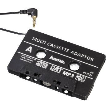 Schwarzer Kassettenadapter mit Klinkenkabel, beschriftet mit 'Multi Cassette Adaptor' und 'hama'.