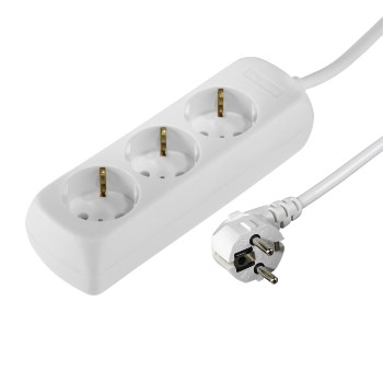 Ein weißer Mehrfachsteckdosenadapter mit drei Steckplätzen und einem Stecker.