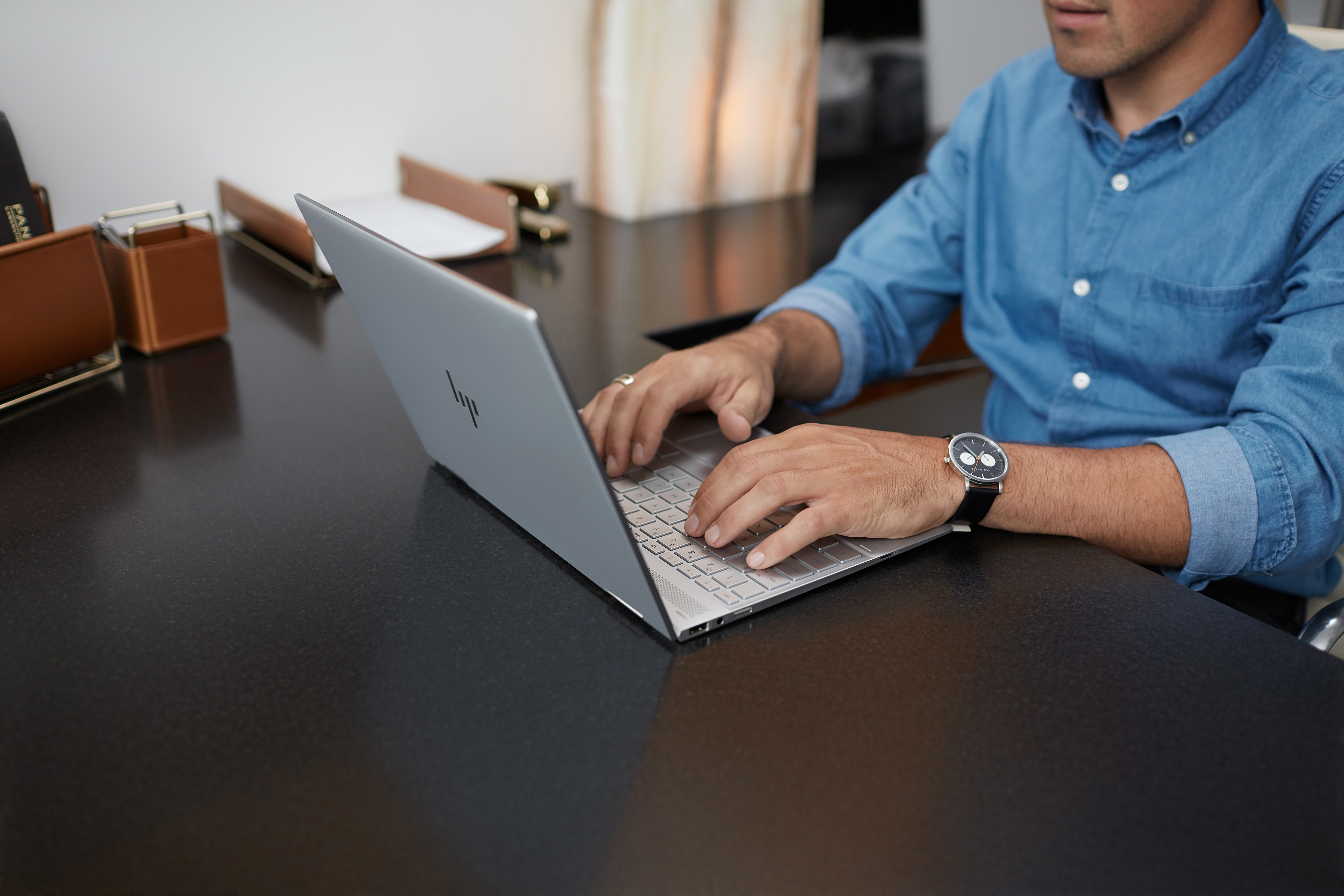HP Spectre x360 13-ae034ng - 13,3 Zoll - Intel® Core™ i7 i7-8550U - 16 GB - 1 TB - Intel® UHD 620 - Windows 10 Home (64 Bit)
