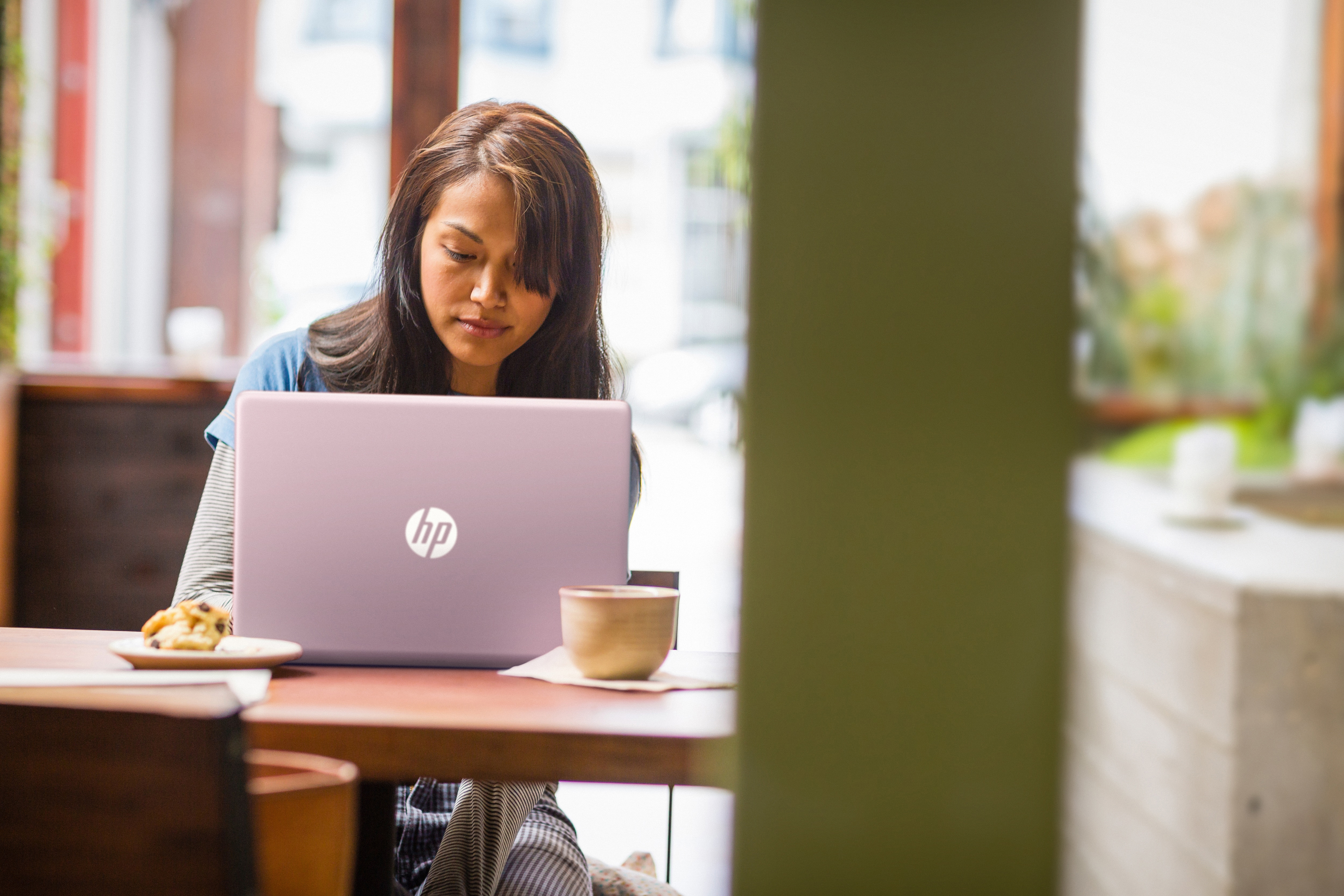 HP Pavilion 14-bf130ng - 14 Zoll - Intel® Core™ i7 i7-8550U - 8 GB - 256 GB - NVIDIA - Windows 10 Home (64 Bit)