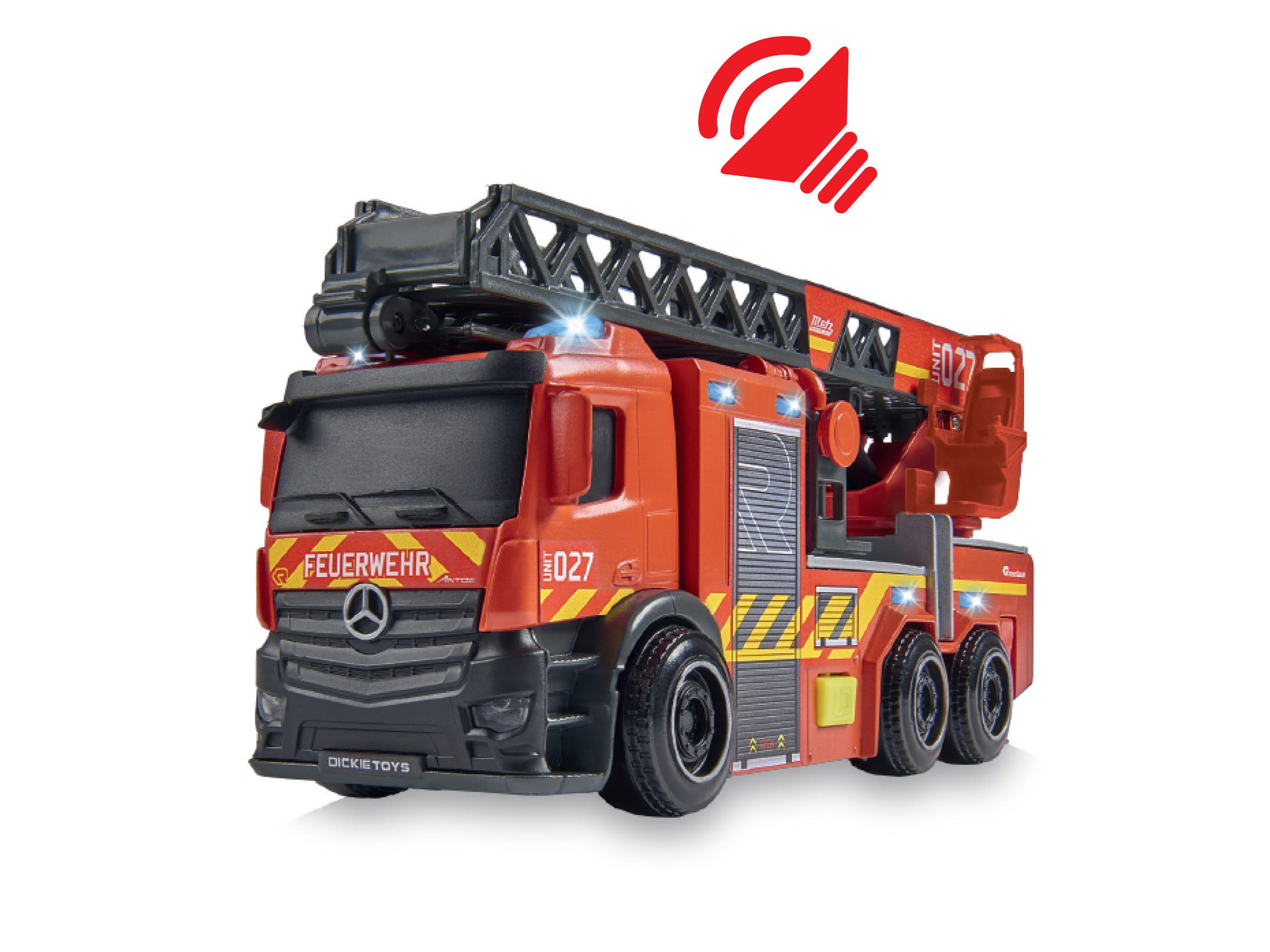 Ein rotes Spielzeugfeuerwehrfahrzeug mit Leiter steht auf weißem Grund. Der Truck hat Lichter und das Wort 'Feuerwehr'.