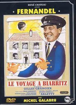 DVD-hoes van een man in uniform. De titel is Le Voyage à Biarritz.