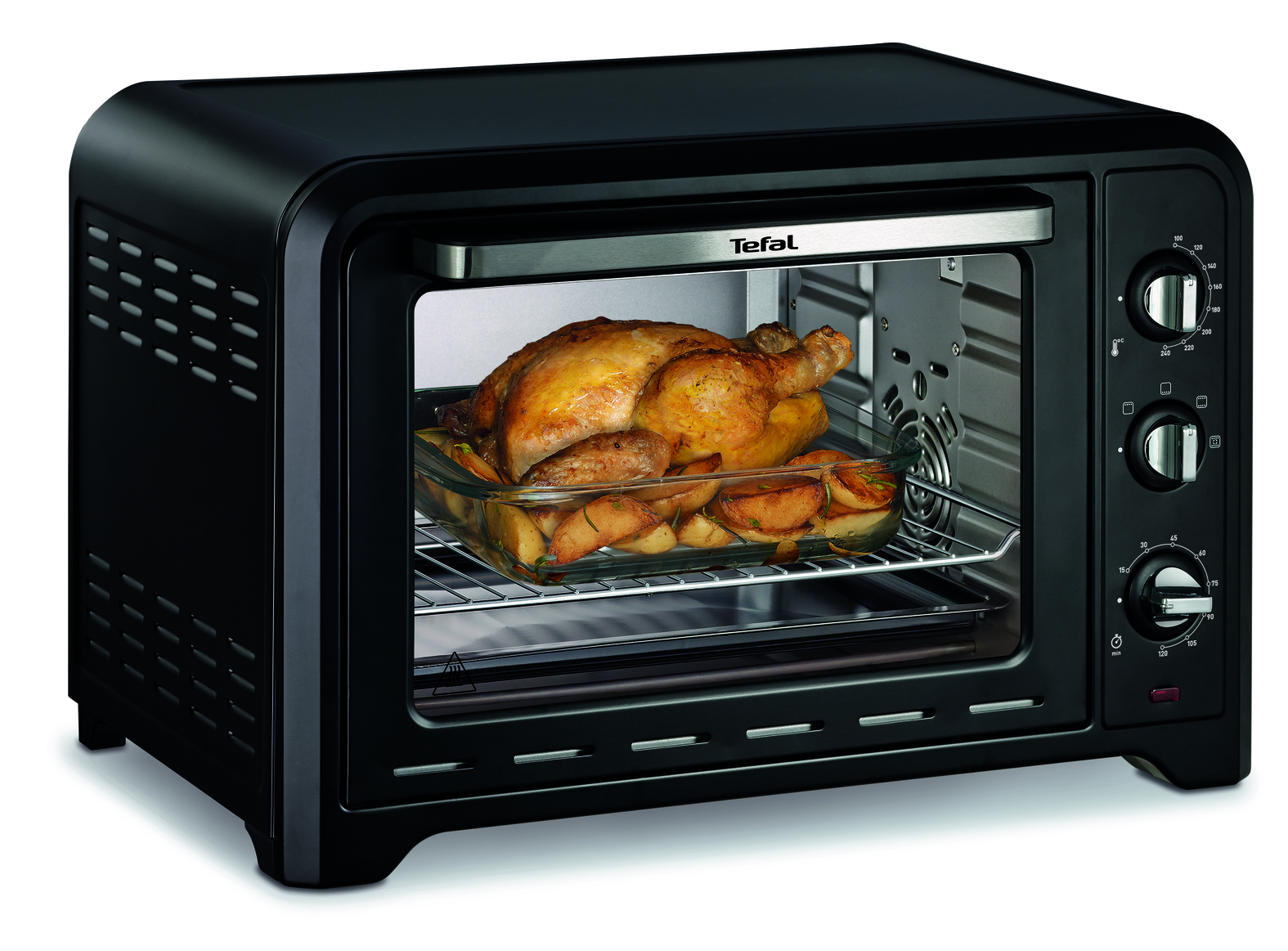 Zwarte oven met een gebraden kip en aardappelen erin. Tefal-merk is zichtbaar.