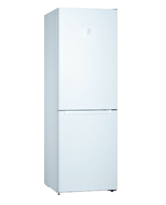 Un refrigerador blanco con dos puertas.