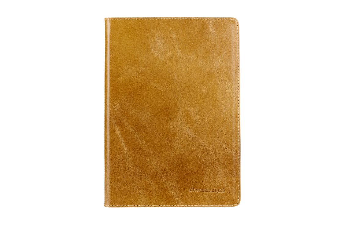 Leren notitieboek, bruin, gesloten, met de naam 'dremante1928'.